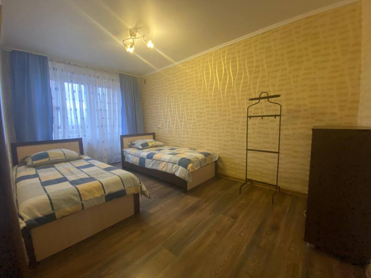 Apartment At Zhukova Street Baranavitjy Exteriör bild