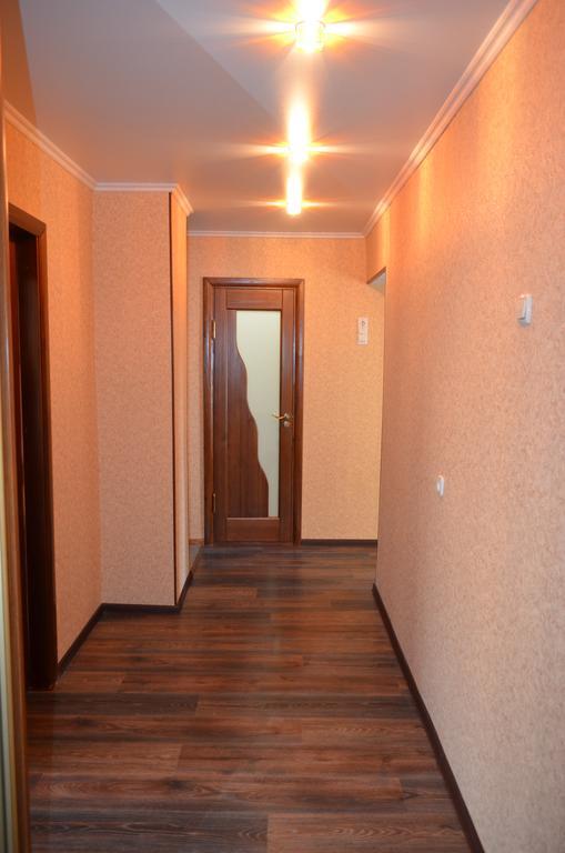 Apartment At Zhukova Street Baranavitjy Exteriör bild